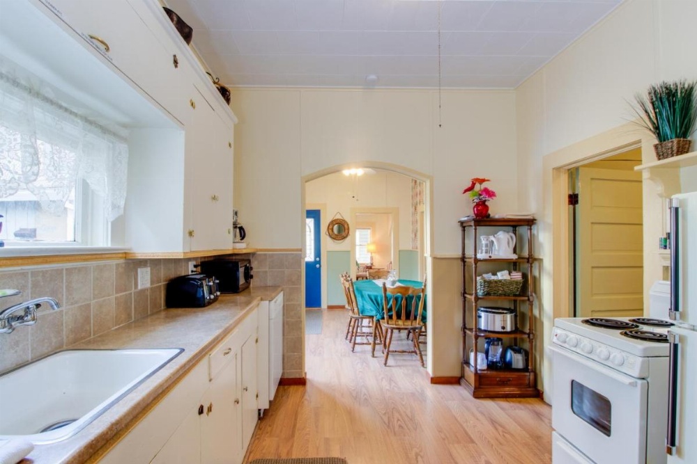 Captain's Cottage Image 11